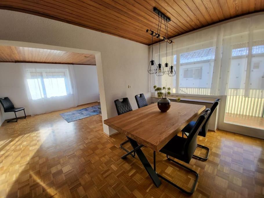 Zentrale, Helle Ferienwohnung 克赖尔斯海姆 外观 照片